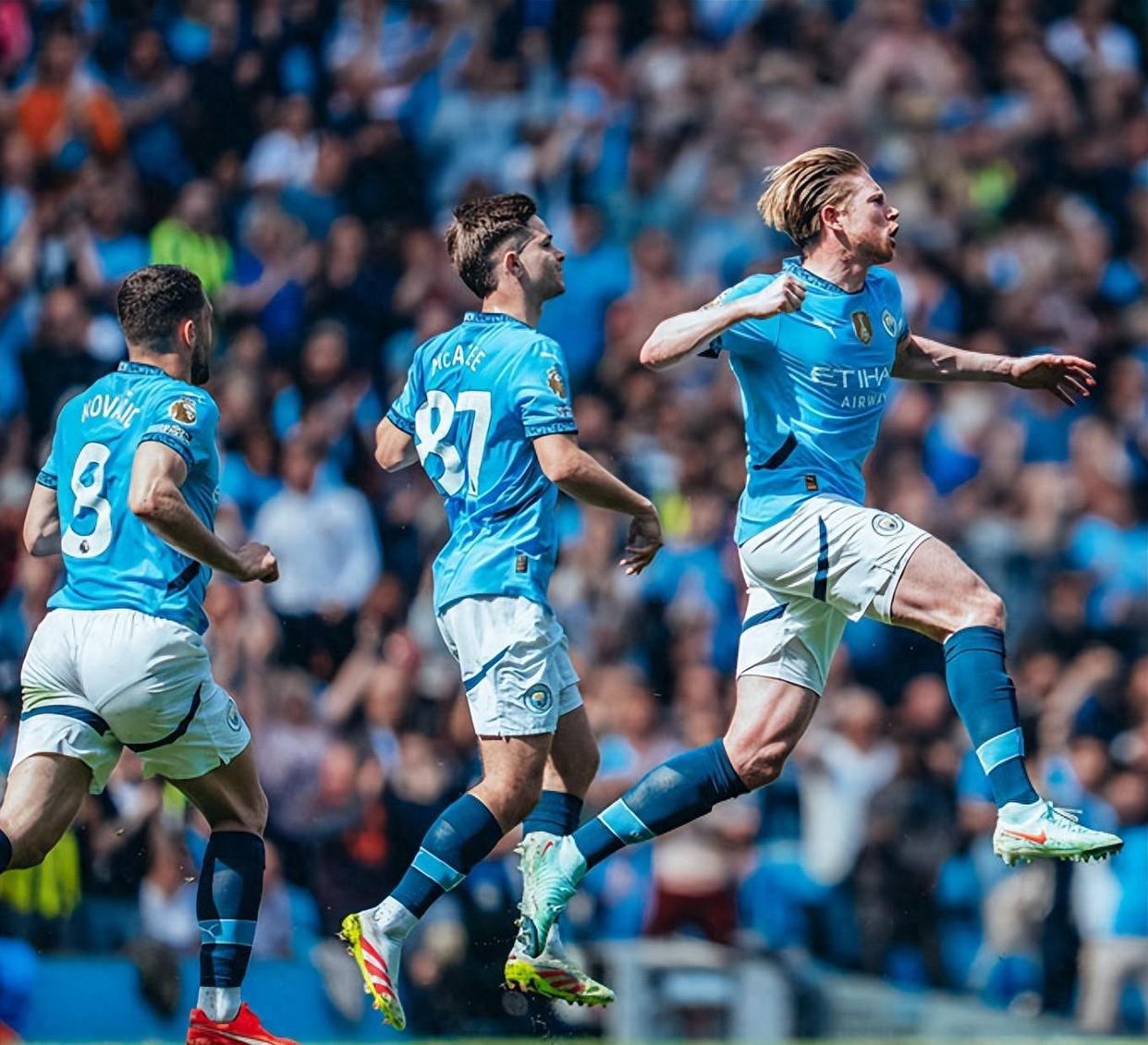 爱游戏-德国队观众热烈欢呼！，德布劳内迎来十赛季出色发挥全场沸腾不已(德布劳内踢前腰还是中前卫)