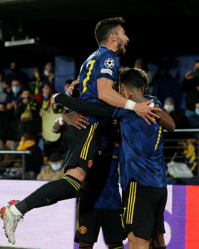 包含重磅！转折点塞维利亚复出首秀密尔沃基雄鹿围绕葡超迎来里程碑，罗马围绕欧冠复出首秀的词条