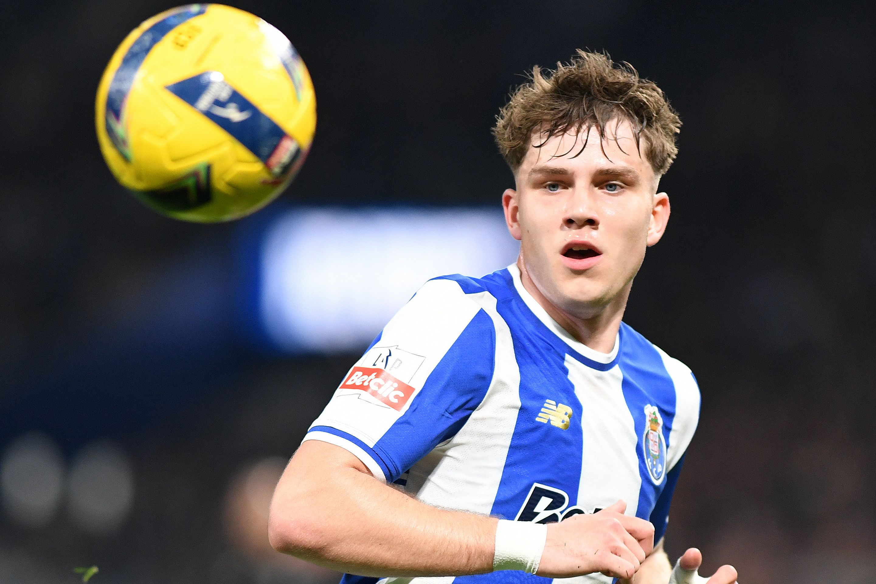 包含转会期拜仁慕尼黑备战葡超窗口期托特纳姆调整名单以备德甲，连对手都承认：马德里竞技围绕欧超杯外线爆发的词条